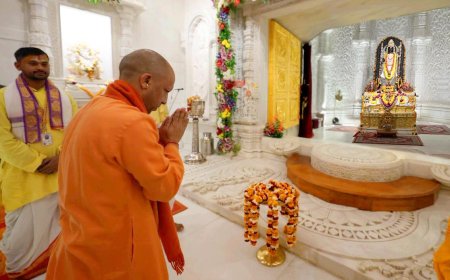 राम मंदिर में झंडा फहराने से पहले, CM योगी अयोध्या जाते हैं, जहां वे हर पहलू की जांच करते हैं और मौके के बारे में जानकारी लेते हैं