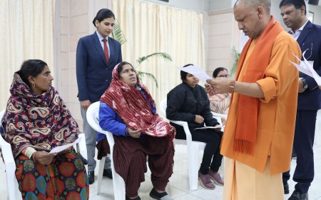 UP News: पूरे राज्य से शिकायतें मिलने के बाद मुख्यमंत्री योगी आदित्यनाथ ने हर पीड़ित से अलग-अलग मुलाकात की