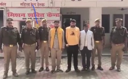 सोफे और कुर्सियों की कवरिंग बदलने को लेकर हुए झगड़े के बाद एक टेंट व्यापारी की हत्या कर दी, उसकी लाश को उसकी ही बाइक से गंगा नदी में फेंक दिया