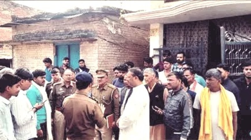 बलिया में दोस्तों के साथ पार्टी में गए एक युवक का शव एक खाली घर में मिला, जिससे हत्या का शक पैदा हो गया