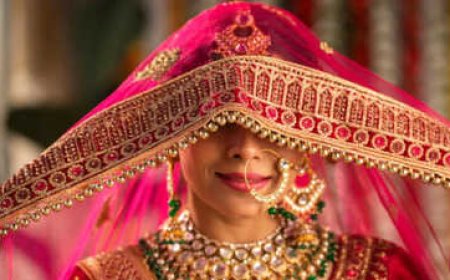 शादी की रात जब पति सुबह 1:30 बजे उठा तो दुल्हन आस-पास नहीं थी। जब उसने उसे ढूंढा तो वह थोड़ी दूर पर इस हालत में मिली