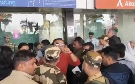 लखनऊ का एयरपोर्ट जंग का मैदान बन गया! यहां तक कि पत्रकारों को भी उनके साथियों ने पीट-पीटकर मारा