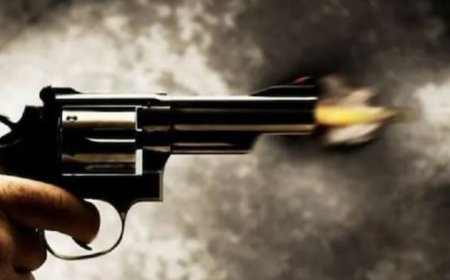 एटा में एक प्री-वेडिंग इवेंट में गोली लगने से दो नाबालिगों की मौत हो गई, जिससे हंगामा मच गया