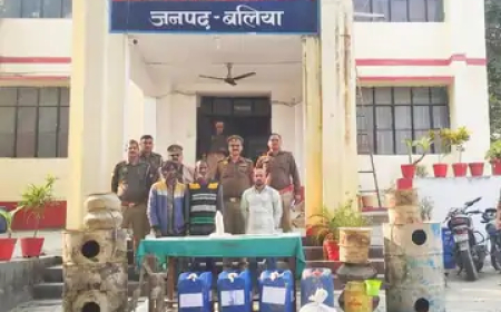बलिया में 120 लीटर शराब के साथ तीन संदिग्धों को हिरासत में लिया गया: इसके अलावा, मनियार पुलिस ने शराब बनाने में इस्तेमाल होने वाली सामग्री बरामद की