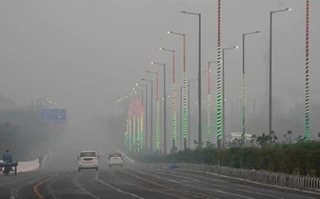 UP Weather Update: एक में दो आफत! दिन में राहत, सुबह-शाम ठंड और घना कोहरा... कुछ जिलों में कड़ाके की ठंड पड़ रही है