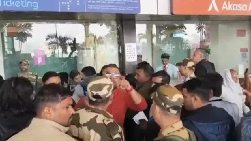 लखनऊ का एयरपोर्ट जंग का मैदान बन गया! यहां तक कि पत्रकारों को भी उनके साथियों ने पीट-पीटकर मारा