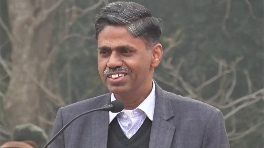 उत्तर प्रदेश के सबसे भ्रष्ट विभागों में से एक, स्टेट टैक्स डिपार्टमेंट के प्रिंसिपल सेक्रेटरी एम. देवराज को हटाए जाने से भ्रष्ट लोगों में खुशी की लहर दौड़ गई है