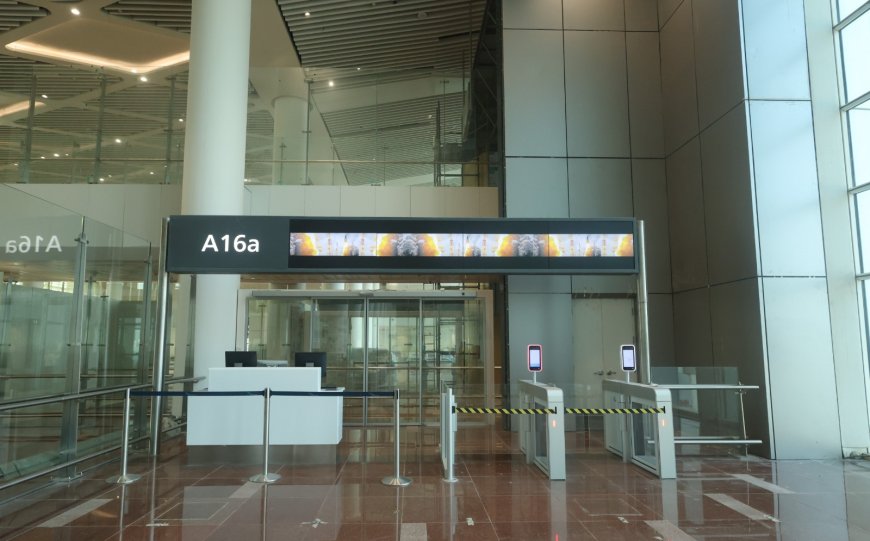 नोएडा इंटरनेशनल एयरपोर्ट के बनने से पश्चिमी उत्तर प्रदेश की इकॉनमी को बढ़ावा मिलेगा और हज़ारों नए रोज़गार पैदा होंगे