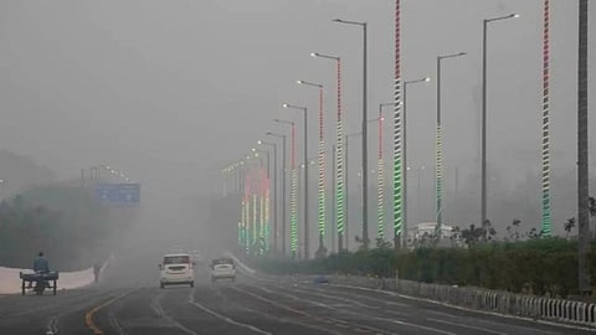 UP Weather Update: एक में दो आफत! दिन में राहत, सुबह-शाम ठंड और घना कोहरा... कुछ जिलों में कड़ाके की ठंड पड़ रही है